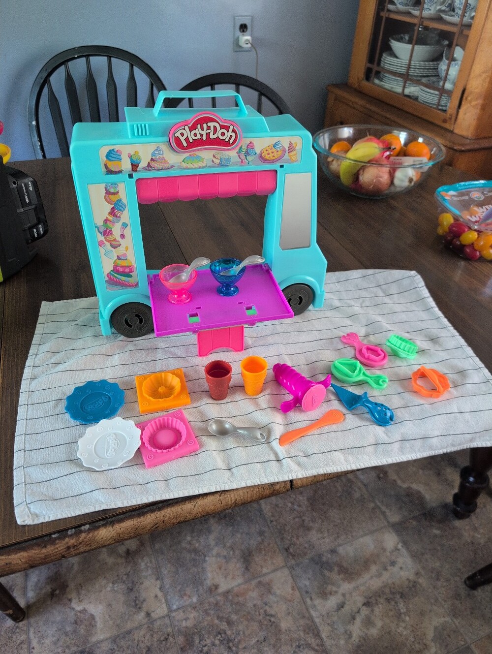 Play-Doh Kitchen Creations Ice Cream Truck Toy Playset